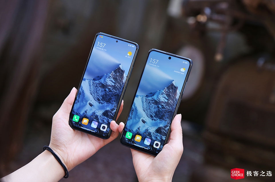 Redmi Note 11 có màn hình LCD trong khi bản Pro có màn hình AMOLED