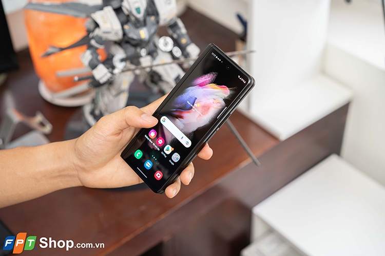 Gạt bỏ phiền phức mang đồ lỉnh kỉnh với hệ sinh thái Samsung Galaxy Z 1