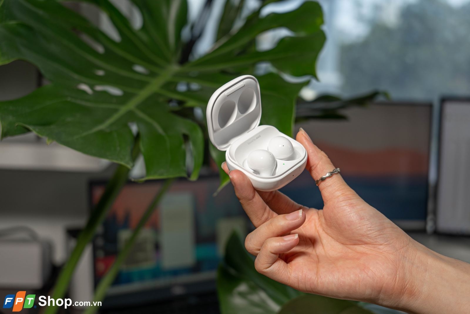 Gạt bỏ phiền phức mang đồ lỉnh kỉnh với hệ sinh thái Samsung Galaxy Z 6