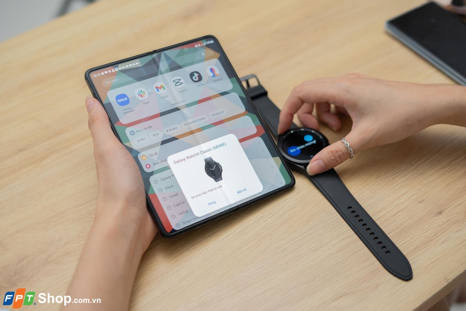 Gạt bỏ phiền phức mang đồ lỉnh kỉnh với hệ sinh thái Samsung Galaxy Z 11