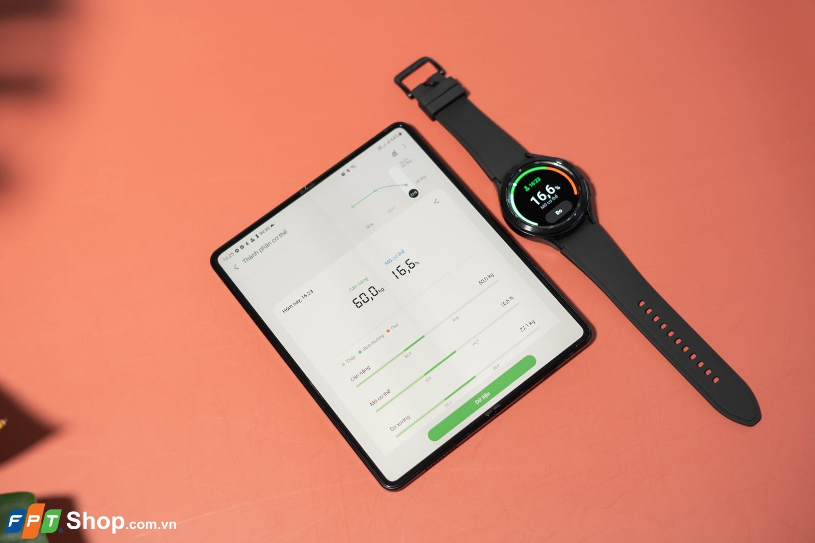 Gạt bỏ phiền phức mang đồ lỉnh kỉnh với hệ sinh thái Samsung Galaxy Z 12