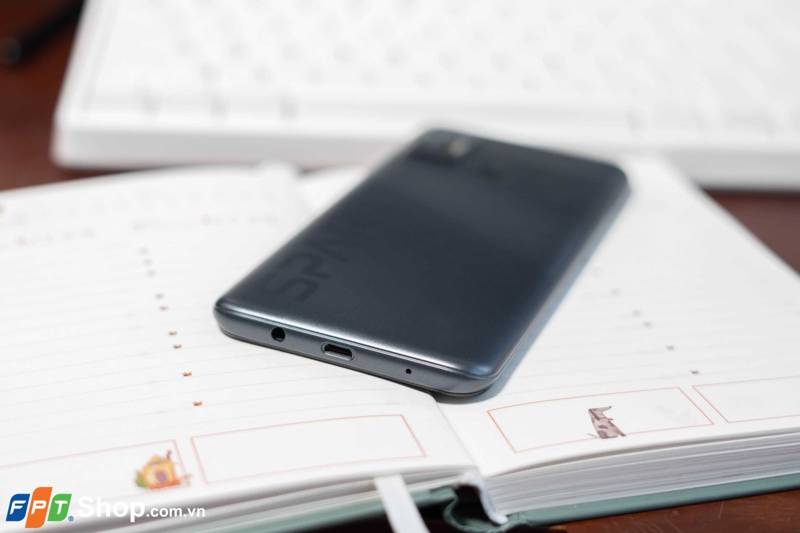 Trên tay Tecno Spark 7: Camera kép 16MP, pin 6.000mAh, giá chỉ 2.69 triệu đồng