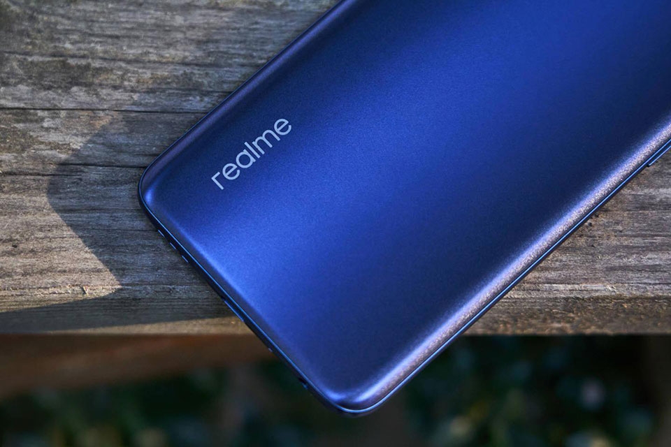 Mặt sau của Realme Q3s Mặt sau của Realme Q3s