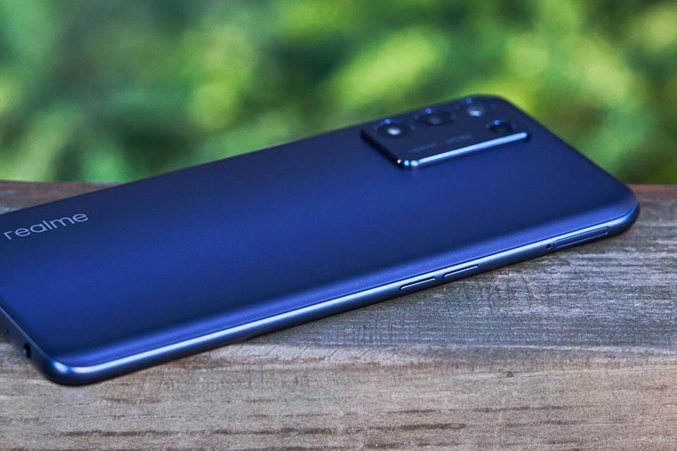 Realme Q3s cũng mỏng và nhẹ Realme Q3s cũng mỏng và nhẹ