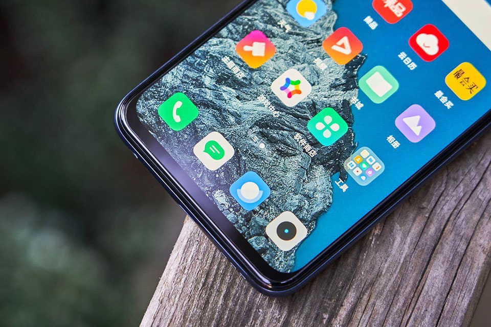 Realme Q3 có pin lớn Realme Q3 có pin lớn