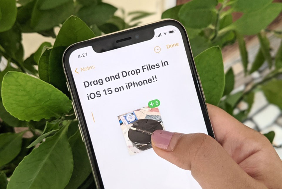 Kéo và thả giữa các ứng dụng trên iPhone Kéo và thả giữa các ứng dụng trên iPhone