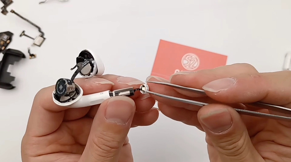 Mổ bụng AirPods 3 (ảnh 1)