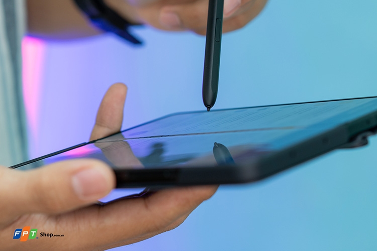 Xử lý mọi thách thức trong công việc với Galaxy Z Fold3 và bút S Pen 9