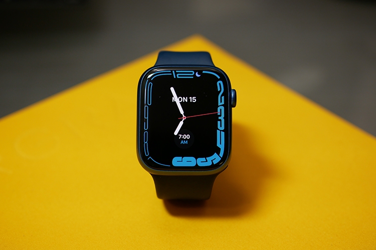 Apple phát hành watchOS 8.1.1 để khắc phục lỗi sạc cho Apple Watch series 7
