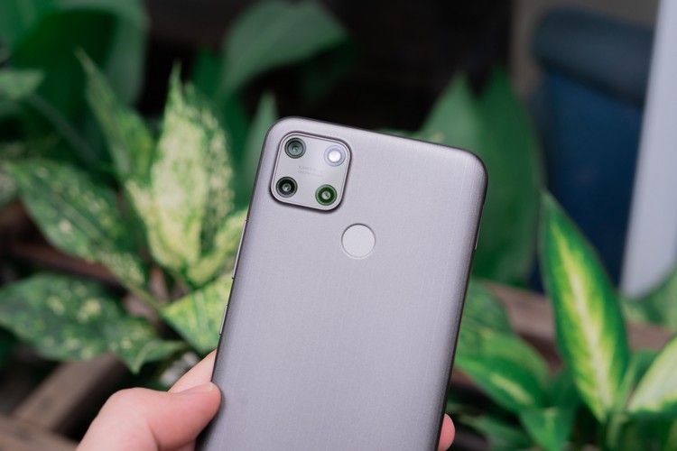 Cụm camera sau trên realme C25Y nổi bật hơn hẳn với độ phân giải lớn 50MP