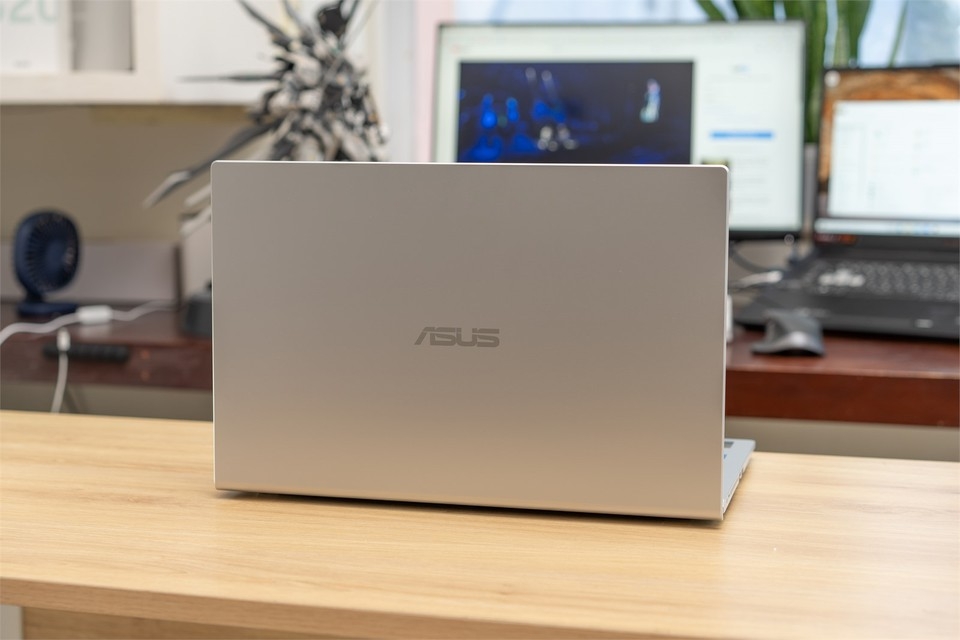 Loạt laptop giảm giá khuyến mãi Black Friday tại FPT Shop