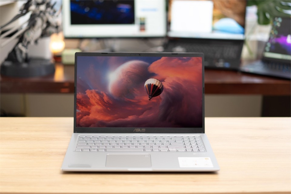 Loạt laptop giảm giá khuyến mãi Black Friday tại FPT Shop