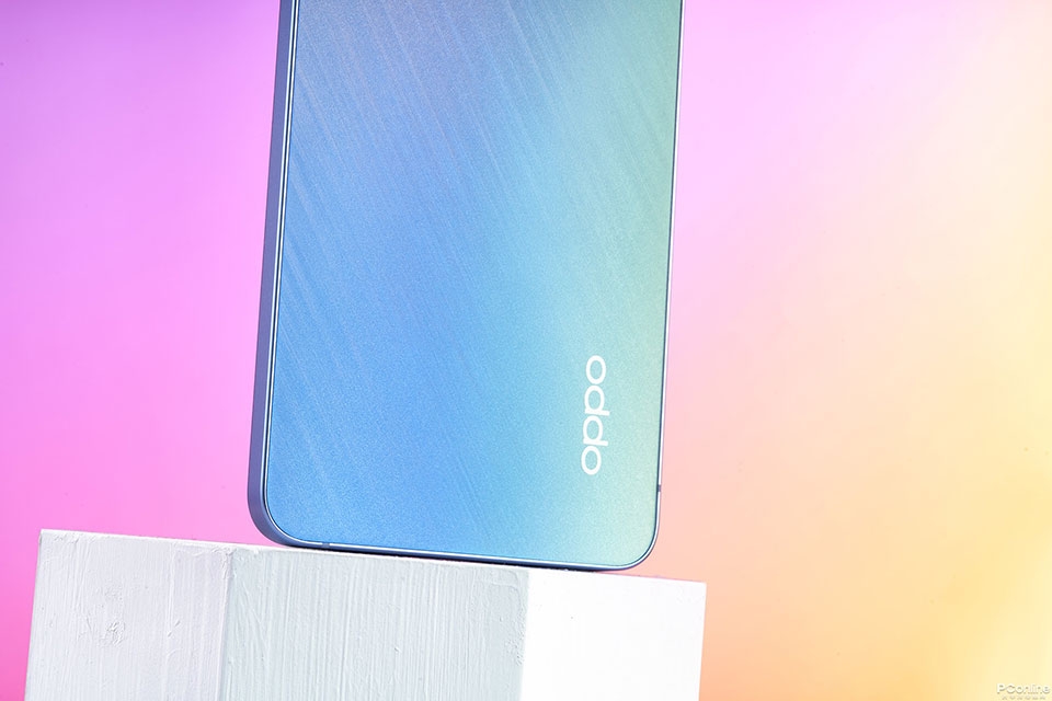 OPPO Reno7 - Ảnh 02 OPPO Reno7 - Ảnh 02