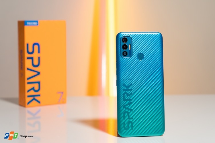 Mở hộp Tecno Spark 7T: Pin "khủng" 6.000mAh, Helio G35, thiết kế trẻ trung, giá 3.49 triệu đồng