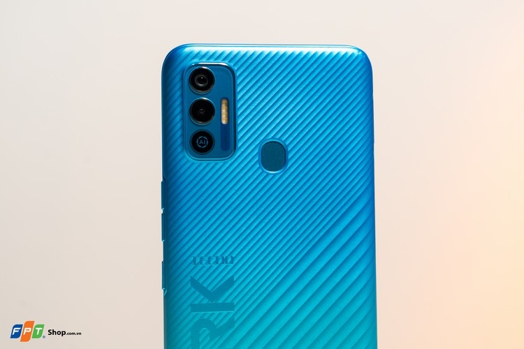 Mở hộp Tecno Spark 7T: Pin "khủng" 6.000mAh, Helio G35, thiết kế trẻ trung, giá 3.49 triệu đồng