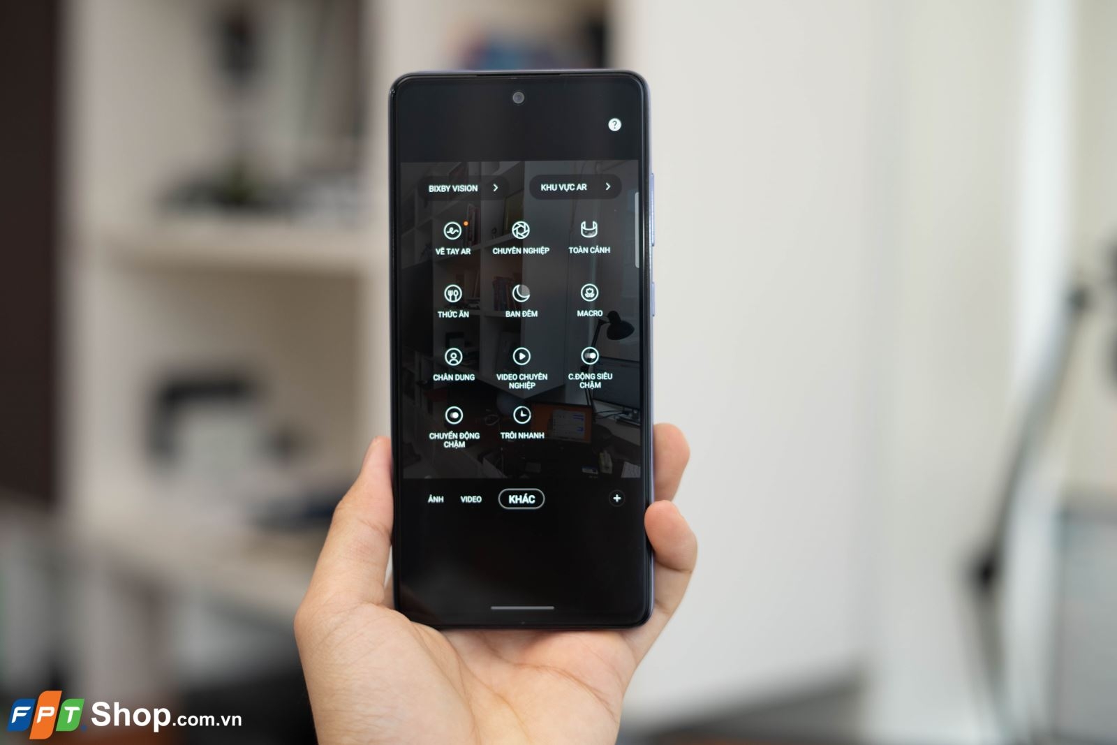 Gen Z trở lại trường đầy tự tin với smartphone tầm trung đáng mua nhất hiện nay