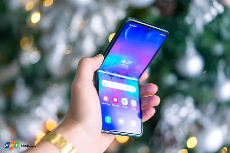 Samsung Galaxy Z Flip3: Thắp sáng không khí lễ hội bằng thiết kế đầy cảm hứng 2