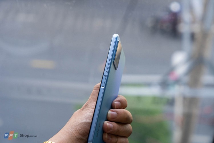 vivo Y33s có khung viền phẳng 2.5D