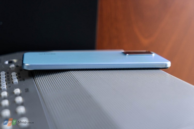 vivo Y33s mỏng nhẹ khung viền phẳng 2.5D