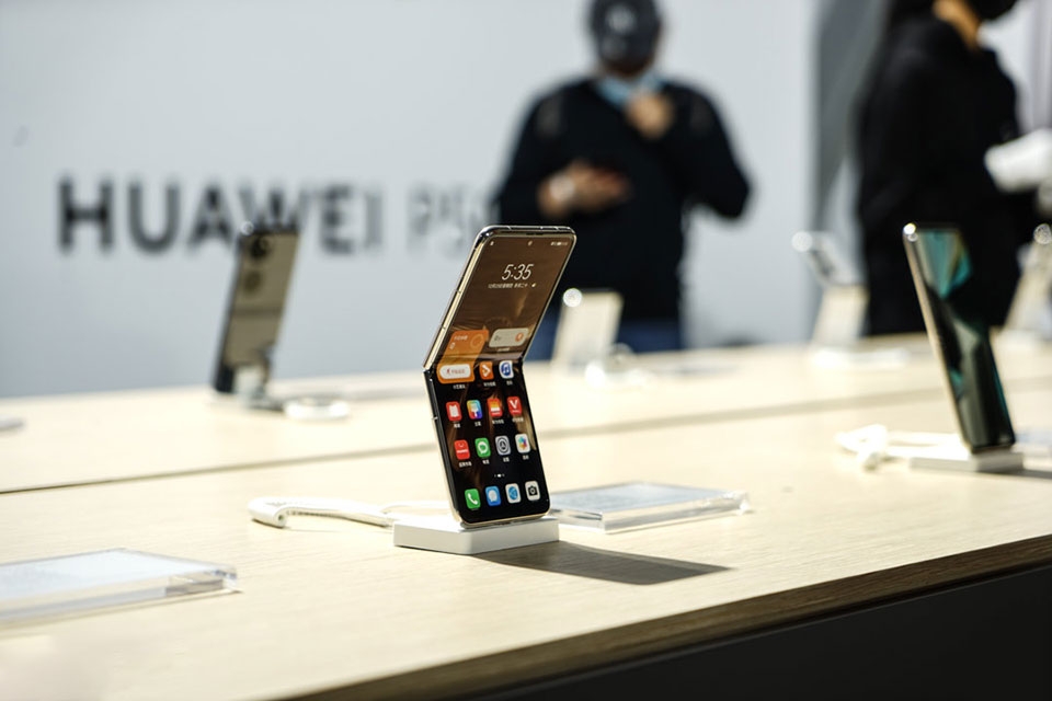 Huawei P50 Pocket - Ảnh 04 Huawei P50 Pocket - Ảnh 04