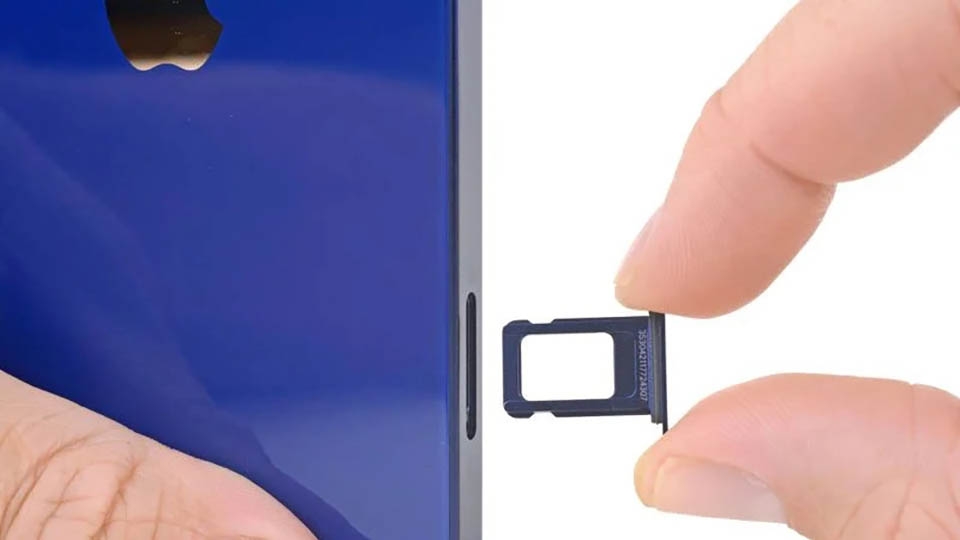 Apple có thể loại bỏ khe cắm thẻ SIM vật lý trên dòng iPhone 15 Pro