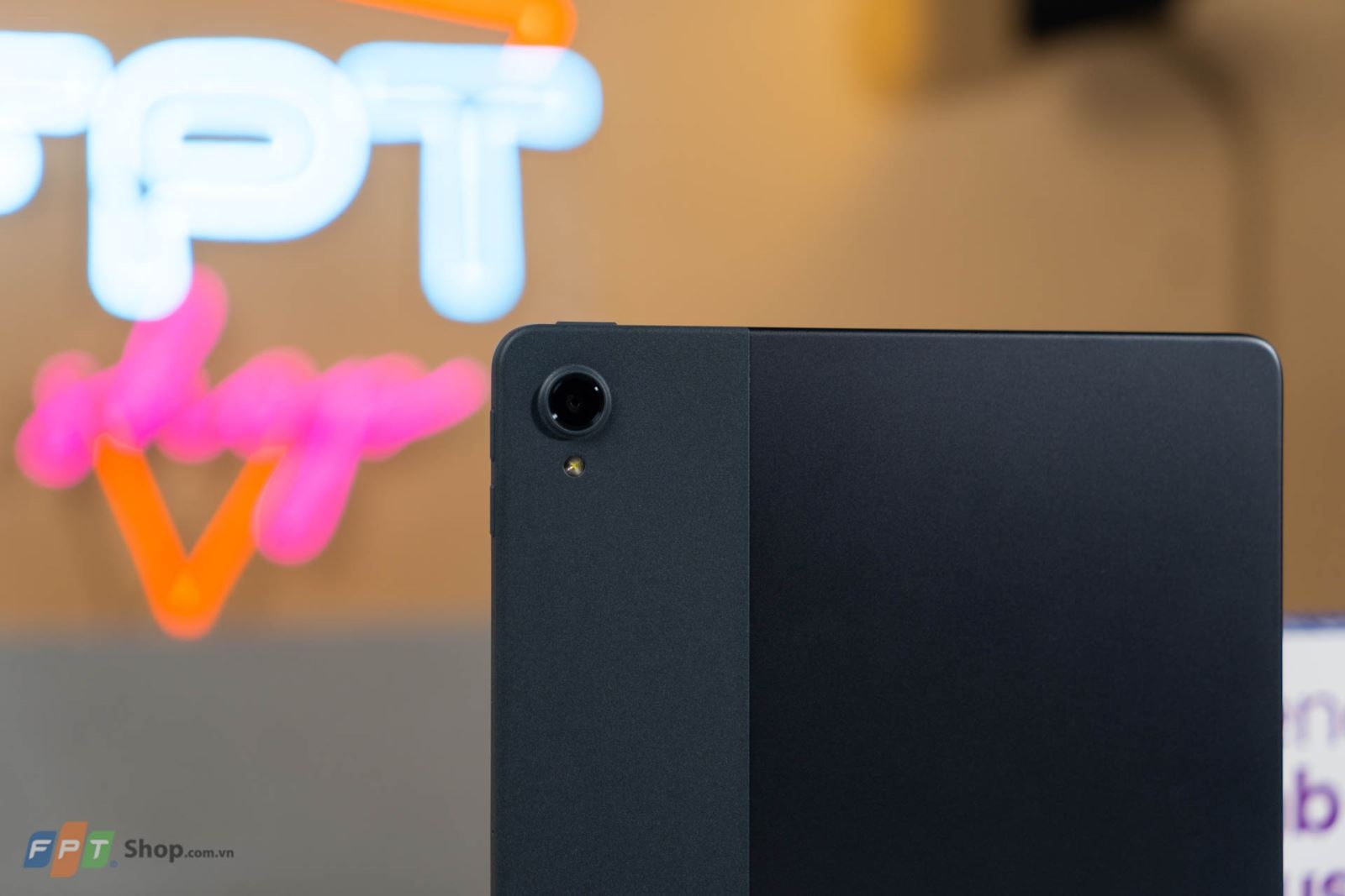 Trên tay Lenovo Tab P11 Plus: Thiết kế xuất sắc, thời lượng pin tốt và điểm nhấn màn hình 2K 35