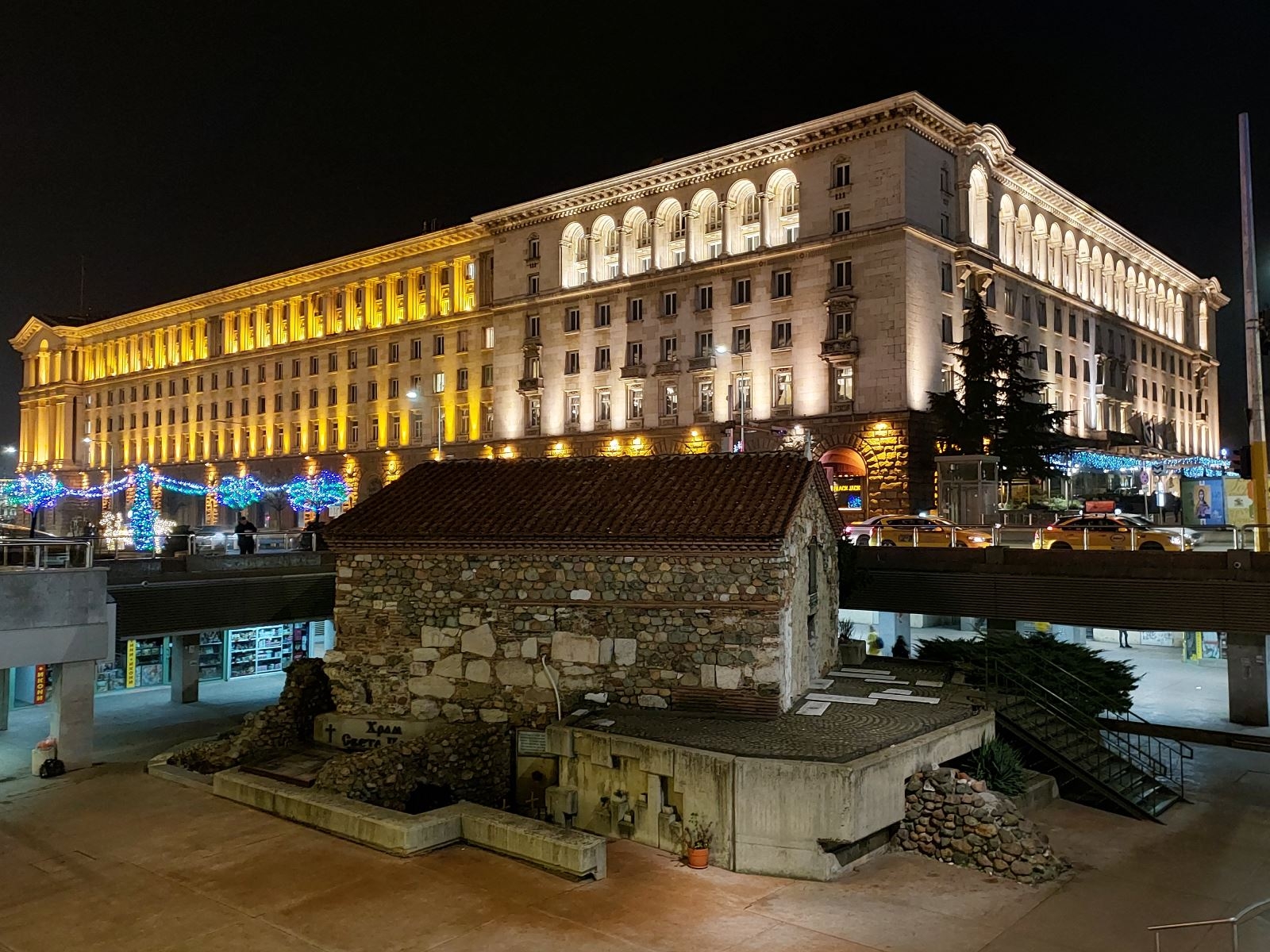 Khả năng chụp hình trên bộ ba camera 64MP Samsung Galaxy M52 5G như thế nào?