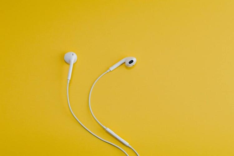 Apple dừng tặng tai nghe EarPod cho người dùng mua iPhone tại Pháp