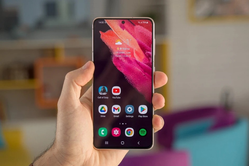 So sánh Samsung Galaxy S22 và iPhone 12 (ảnh 3)