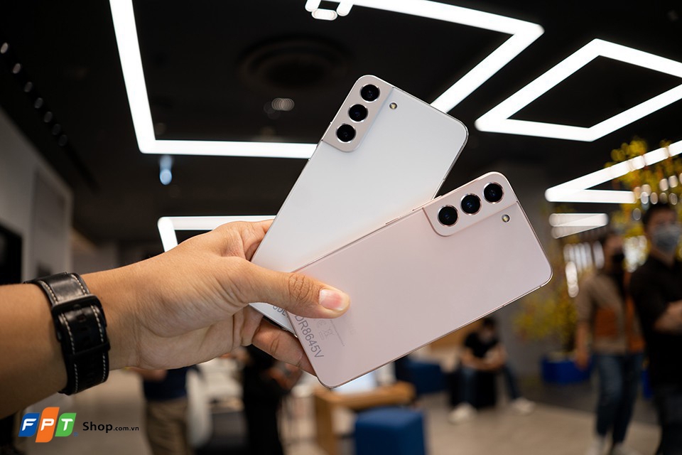 Trên tay Samsung Galaxy S22 và Galaxy S22+: Thiết kế trẻ trung, Snapdragon 8 Gen 1 vượt trội, giá từ 22.9 triệu đồng 