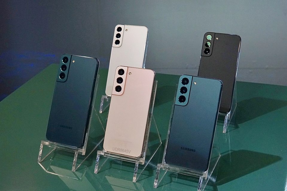 Trên tay Samsung Galaxy S22 và Galaxy S22+: Thiết kế trẻ trung, Snapdragon 8 Gen 1 vượt trội, giá từ 