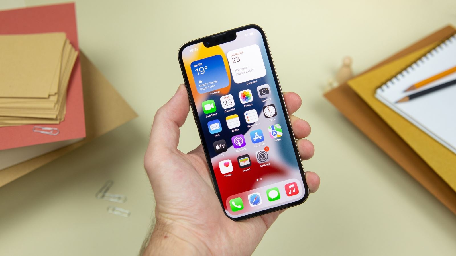 So sánh Samsung Galaxy S22 Plus và iPhone 13 Pro: Đâu là lựa chọn hợp lý hơn?