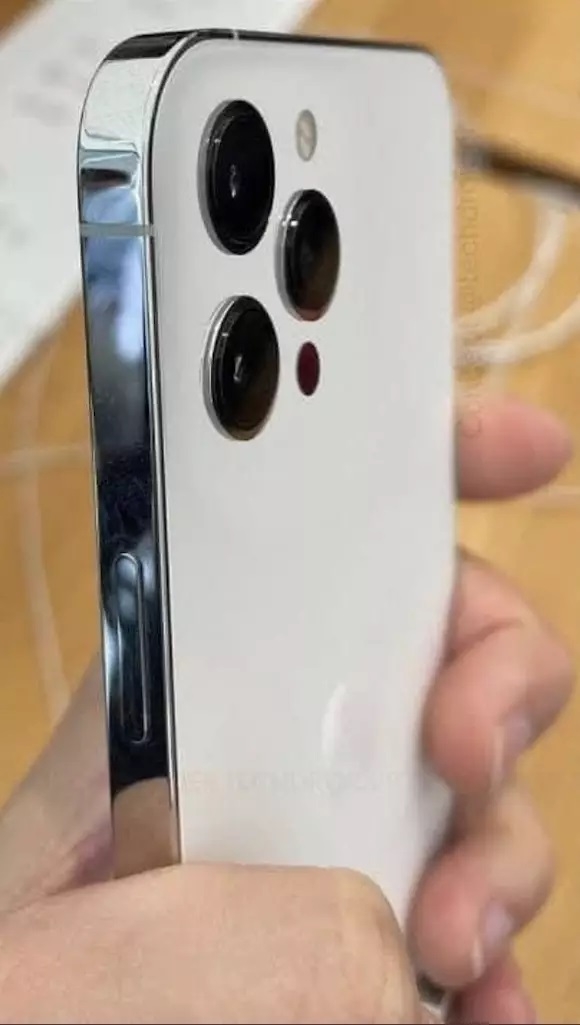 iPhone 14 Pro lộ ảnh thực tế sắc nét với màn hình mới không còn "tai thỏ"