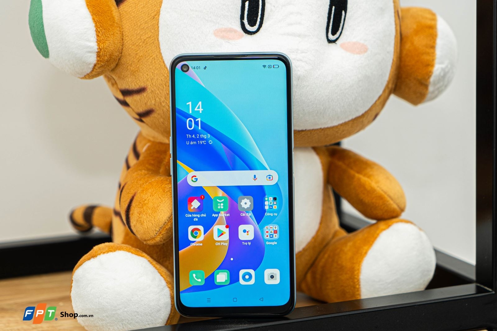Trên tay OPPO A76: Thiết kế siêu đẹp, sạc nhanh 33W, giá hợp lý dành cho GenZ!
