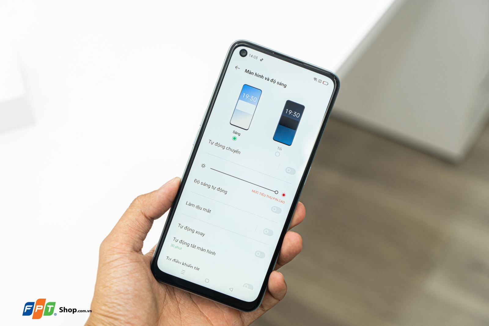 Trên tay OPPO A76: Thiết kế siêu đẹp, sạc nhanh 33W, giá hợp lý dành cho GenZ!
