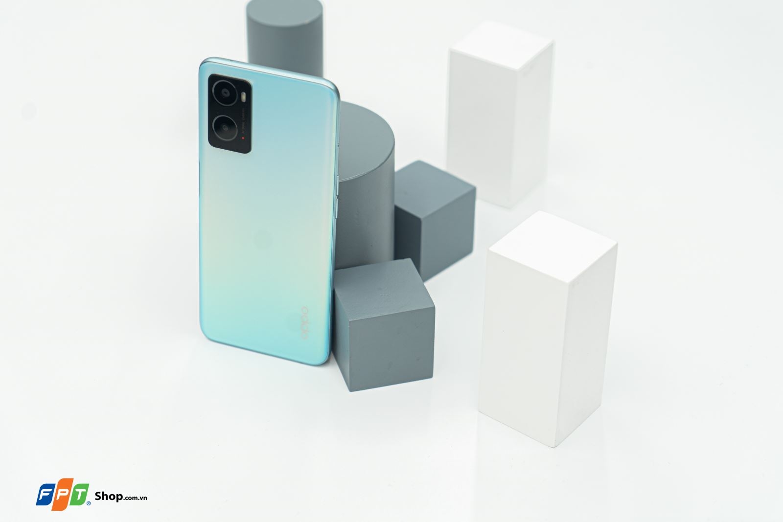 Trên tay OPPO A76: Thiết kế siêu đẹp, sạc nhanh 33W, giá hợp lý dành cho GenZ!