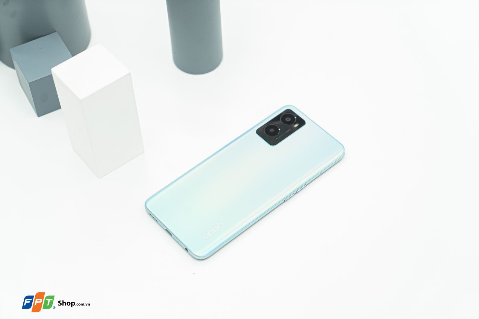 Trên tay OPPO A76: Thiết kế siêu đẹp, sạc nhanh 33W, giá hợp lý dành cho GenZ!