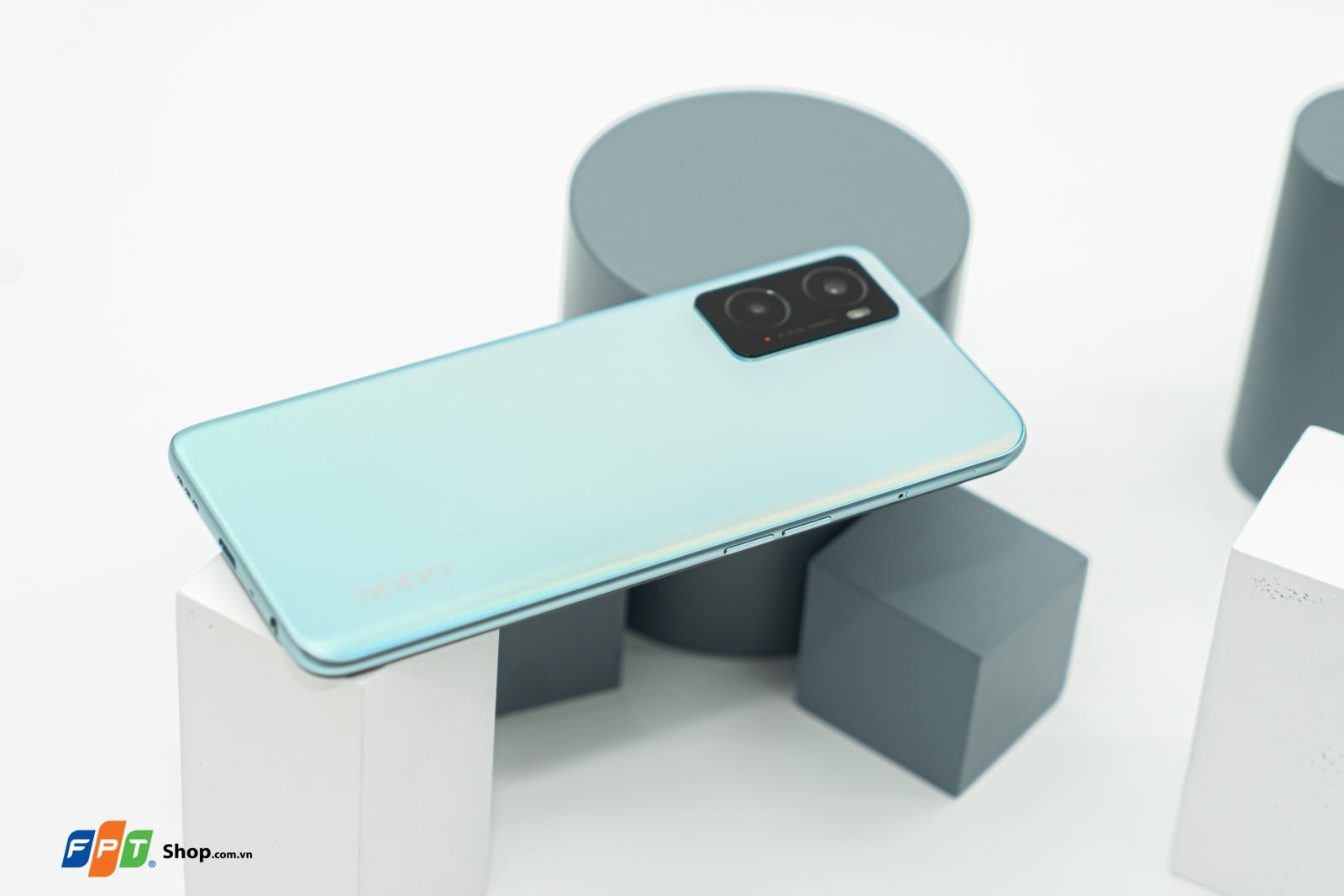 Trên tay OPPO A76: Thiết kế siêu đẹp, sạc nhanh 33W, giá hợp lý dành cho GenZ!