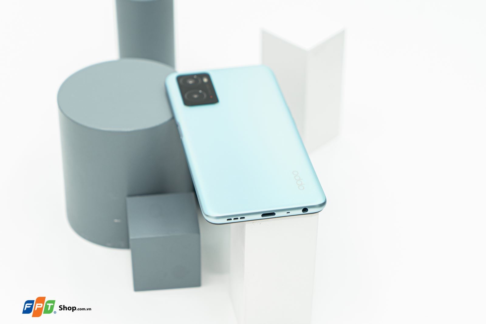 Trên tay OPPO A76: Thiết kế siêu đẹp, sạc nhanh 33W, giá hợp lý dành cho GenZ!