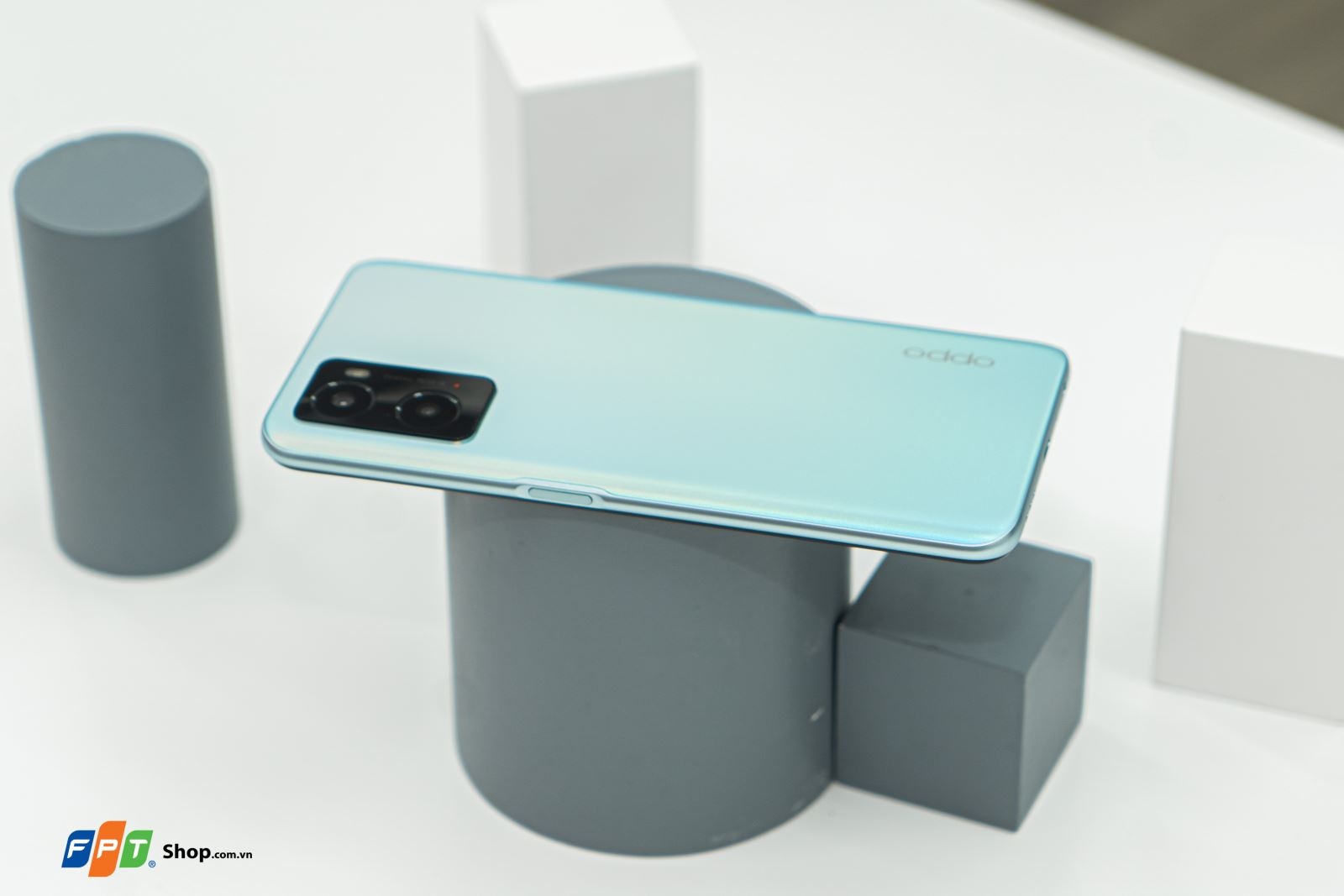 Trên tay OPPO A76: Thiết kế siêu đẹp, sạc nhanh 33W, giá hợp lý dành cho GenZ!