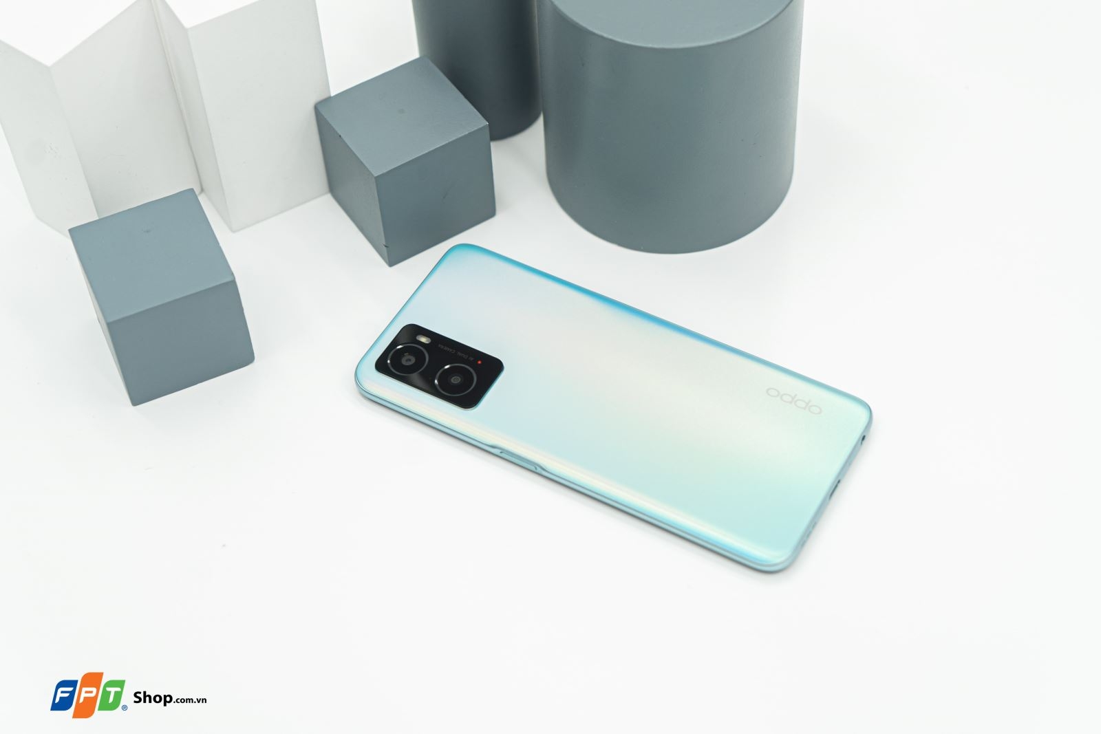 Trên tay OPPO A76: Thiết kế siêu đẹp, sạc nhanh 33W, giá hợp lý dành cho GenZ!
