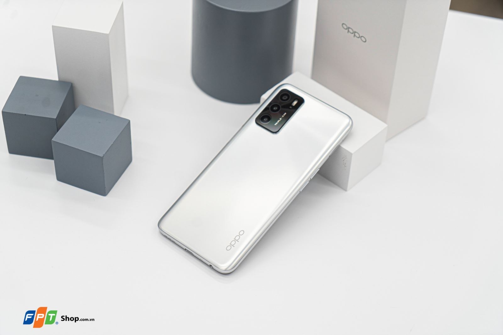 Mở hộp OPPO A16: Thiết kế sang trọng, 3 camera AI, giá chỉ 3.99 triệu đồng