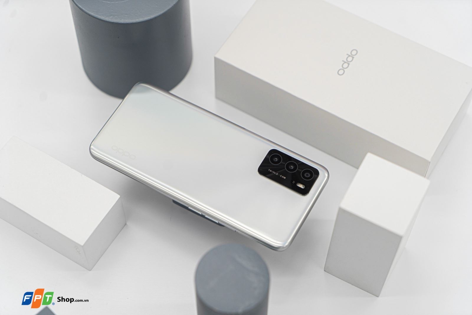 Mở hộp OPPO A16: Thiết kế sang trọng, 3 camera AI, giá chỉ 3.99 triệu đồng