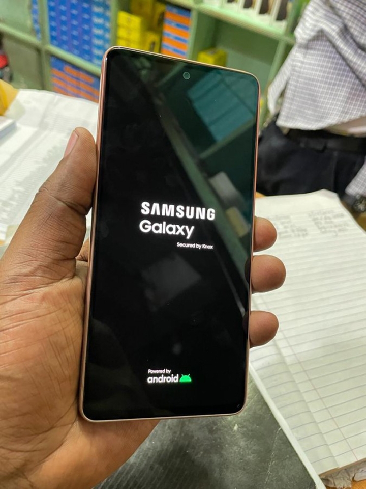 Galaxy A53 5G lên kệ (ảnh 2) Galaxy A53 5G lên kệ (ảnh 2)