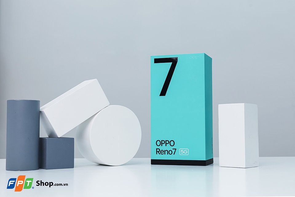 Trên tay OPPO Reno7: Thiết kế mới, sạc siêu tốc 65W, Dimensity 900, giá không đổi so với Reno6