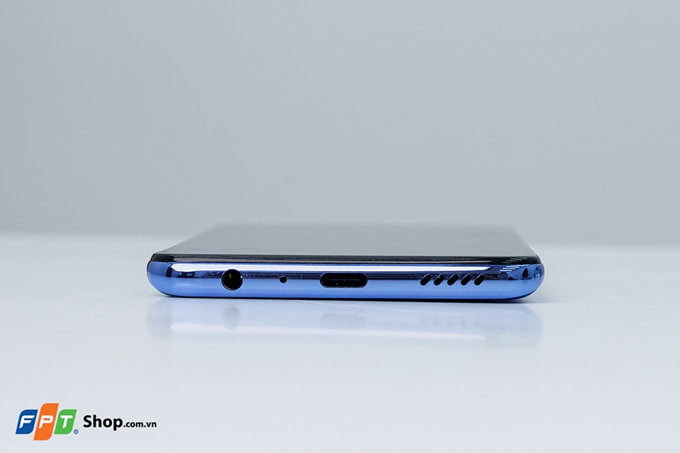 Trên tay OPPO Reno7: Thiết kế mới, sạc siêu tốc 65W, Dimensity 900, giá không đổi so với Reno6