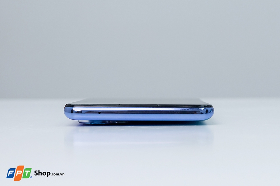 Trên tay OPPO Reno7: Thiết kế mới, sạc siêu tốc 65W, Dimensity 900, giá không đổi so với Reno6