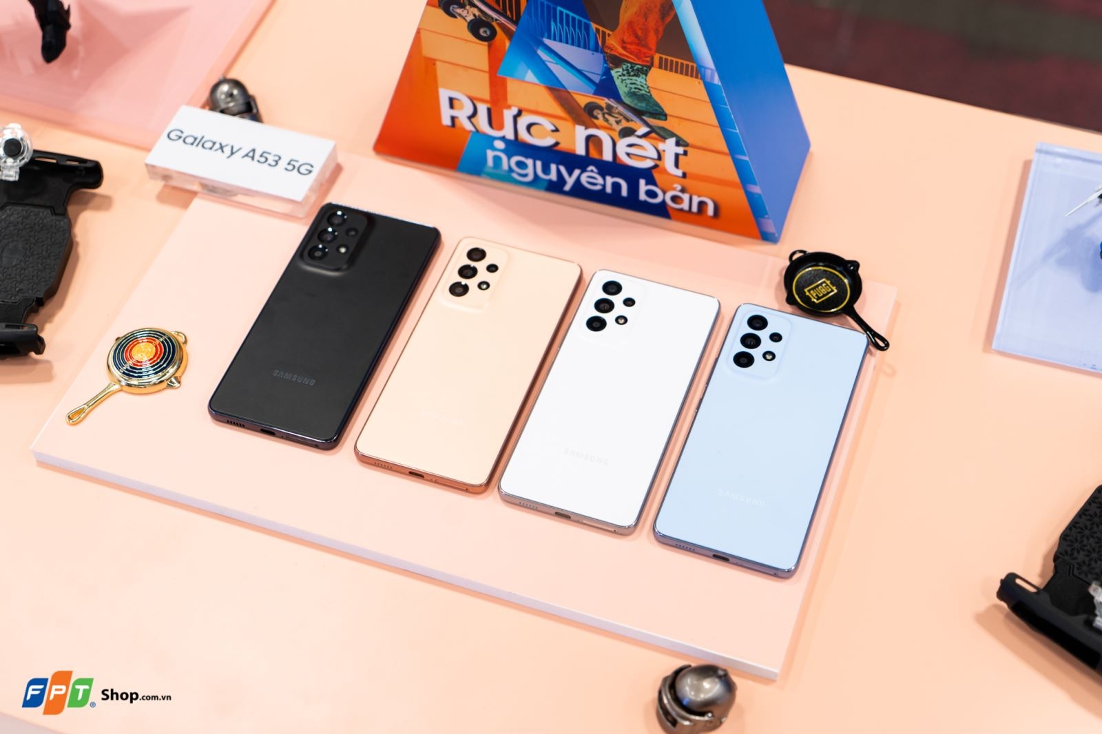 Trên tay Samsung Galaxy A53 5G: Màn hình 120Hz, thiết kế tươi trẻ, Exynos 1280, giá từ 9.9 triệu đồng