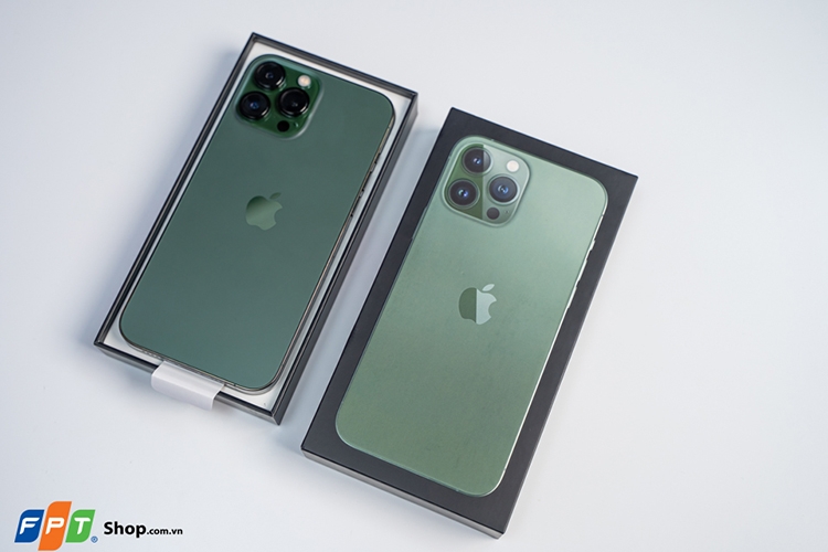 Trên tay iPhone 13 Pro Max Xanh Lá 2