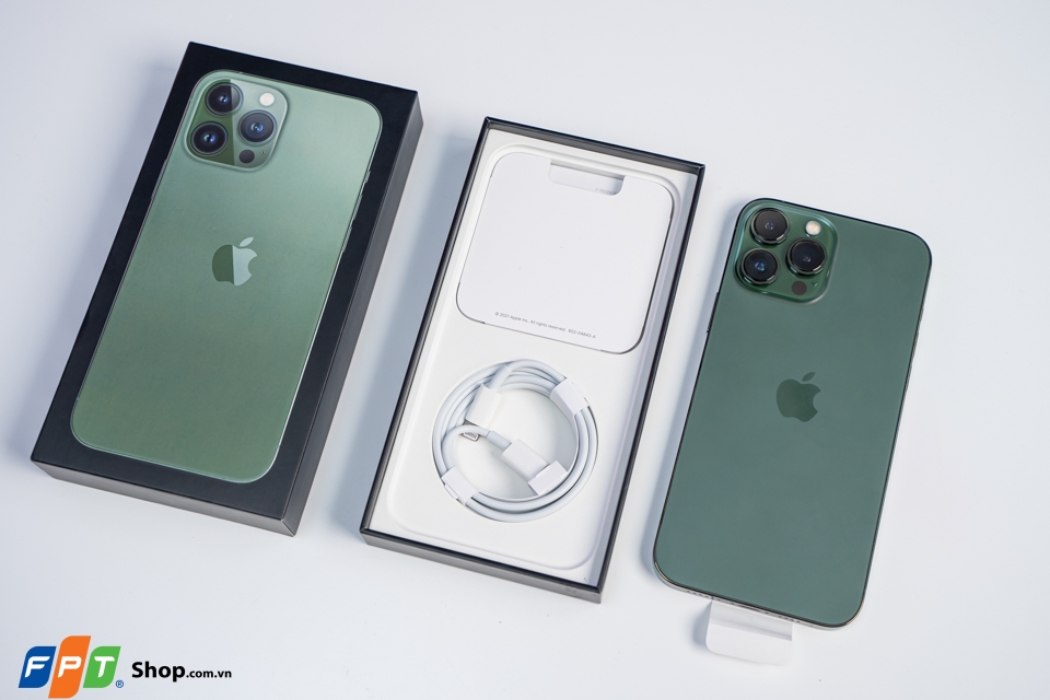 Trên tay iPhone 13 Pro Max Xanh Lá 3